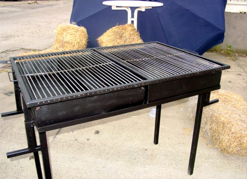 Hier Klicken für großes Bild vom Holzkohlegrill